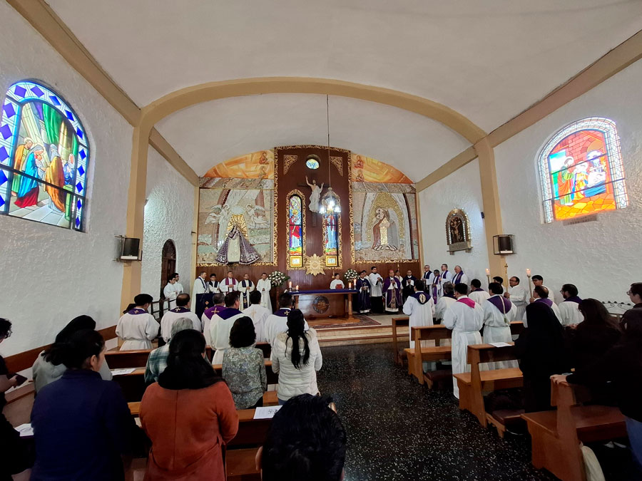 iglesia central de baños del inca